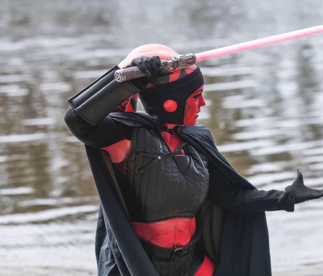 Red Alien Sith Cosplay Costume, Dark Space Warrior Outfit, Female Villain Armor Set, Sci-Fi Cape Costume, Custom Fit Leather Look
