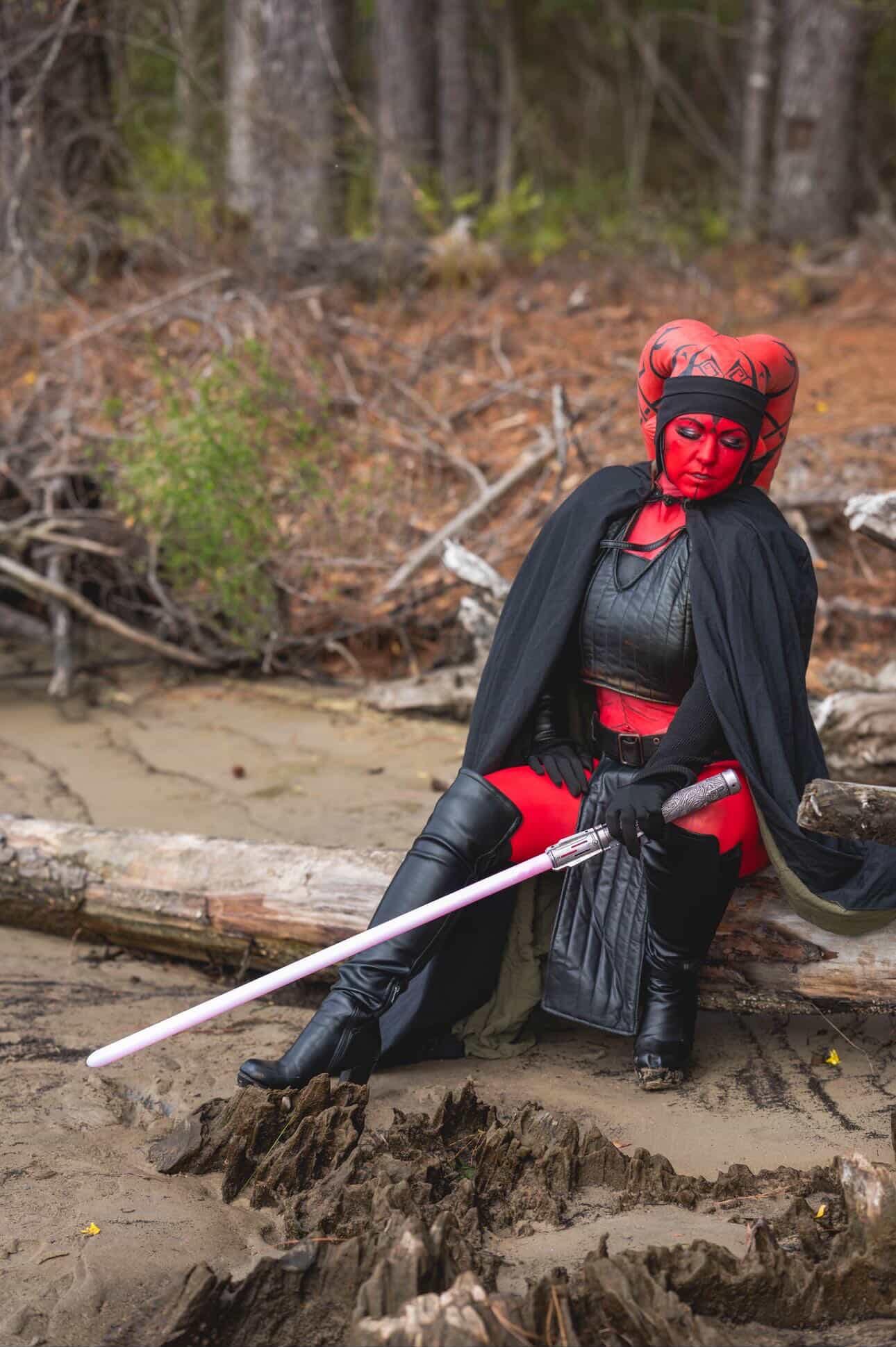 Red Alien Sith Cosplay Costume, Dark Space Warrior Outfit, Female Villain Armor Set, Sci-Fi Cape Costume, Custom Fit Leather Look